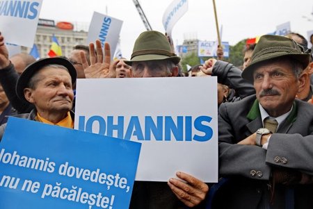 Bukarest, 27. September: Rund 20.000 Anhänger des Kandidaten Joh... Bukarest, 27. September: Rund 20.000 Anhänger des Kandidaten Joh...