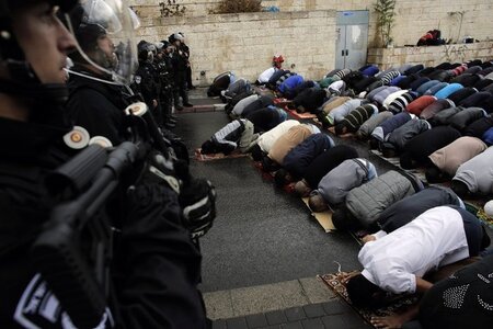 Muslime beteten am Freitag in Wadi Al-Joz, einem Stadtteil Ostje... Muslime beteten am Freitag in Wadi Al-Joz, einem Stadtteil Ostje...