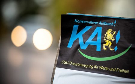 Am 20. Oktober präsentierte sich die neue »Basisbewegung« in Rot...