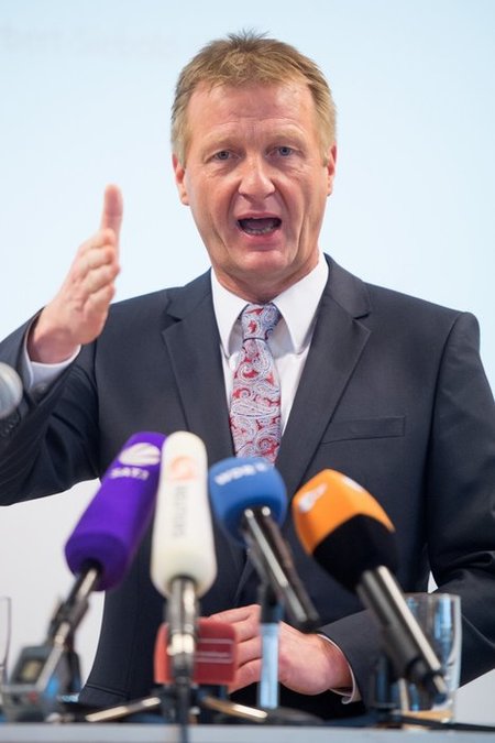 Klare Kante gegen Salafisten: NRW-Innenminister Ralf Jäger bei d...