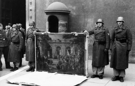 Rom, 4. Januar 1944: Wehrmachtssoldaten präsentieren ein Gemälde...