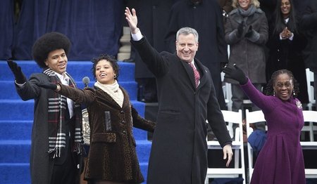 New Yorks erster uneingeschränkt progressiver Bürgermeister seit...