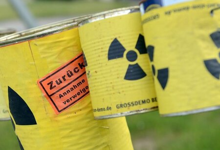 Protestaktion vor dem künftigen Atomendlager »Schacht Konrad« in...