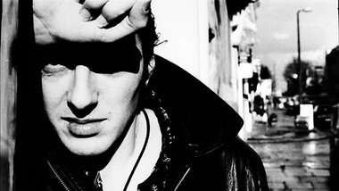 Für Julien Temple führte Strummer ein inszeniertes Leben Für Julien Temple führte Strummer ein inszeniertes Leben