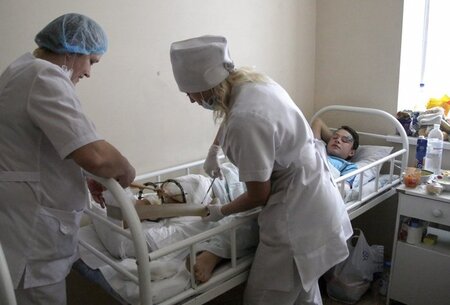 Betreuung eines Verletzten in einem Hospital in Donetsk (06.11.2...