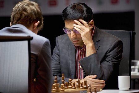 "Einfach spielen" fängt im Kopf an - Anand gegen Carlsen (l.), M...