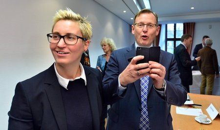Bitte recht freundlich: Susanne Hennig-Wellsow (Linke) und der m...