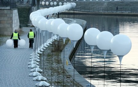»Lichtgrenze 2014« - Balloninstallation, die den ehemaligen Verl...