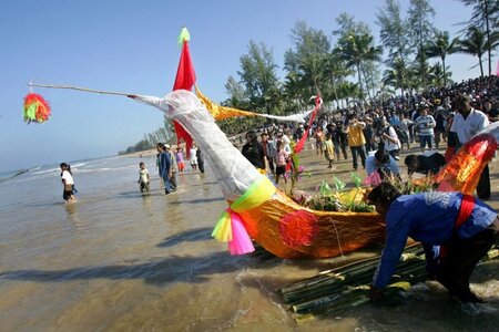 Aussterbende Tradition: Thailändische Seenomaden bei einer Zerem...