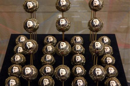 Kein Kolonialismus: Österreichische Hitler-Kugeln als »süßeste V...