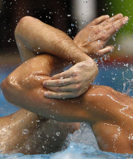 Wasserball ist für Männerarme immer ein Härtetest Wasserball ist für Männerarme immer ein Härtetest