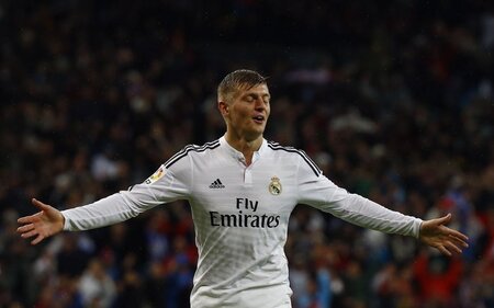 Toni Kroos feiert sein Tor gegen Rayo Vallecano, Madrid am 8. No... Toni Kroos feiert sein Tor gegen Rayo Vallecano, Madrid am 8. No...