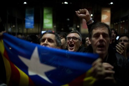 Freude in Barcelona: Anhänger der Unabhängigkeitsbewegung am Son...