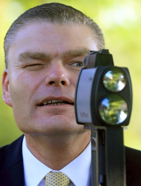 Alles und alle im Blick: Sachsen-Anhalts Innenminister Holger St... Alles und alle im Blick: Sachsen-Anhalts Innenminister Holger St...