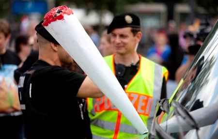 Motto der Hanfparade 2012 in Berlin: "Freiheit, Gesundheit, Gere... Motto der Hanfparade 2012 in Berlin: "Freiheit, Gesundheit, Gere...