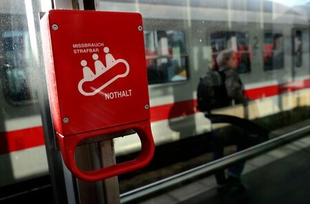 Nothalt-Bremse auf dem Hauptbahnhof in Hannover Nothalt-Bremse auf dem Hauptbahnhof in Hannover