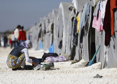 Kurdin im Flüchtlingslager in der türkischen Grenzstadt Suruc Kurdin im Flüchtlingslager in der türkischen Grenzstadt Suruc