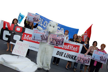 Gestern vor dem Bundestag: Wegen Verletzung der Bannmeile griff ... Gestern vor dem Bundestag: Wegen Verletzung der Bannmeile griff ...