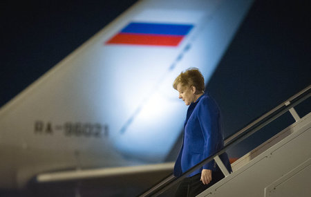 Bundeskanzlerin Angela Merkel am Freitag auf dem Flughafen in Br... Bundeskanzlerin Angela Merkel am Freitag auf dem Flughafen in Br...