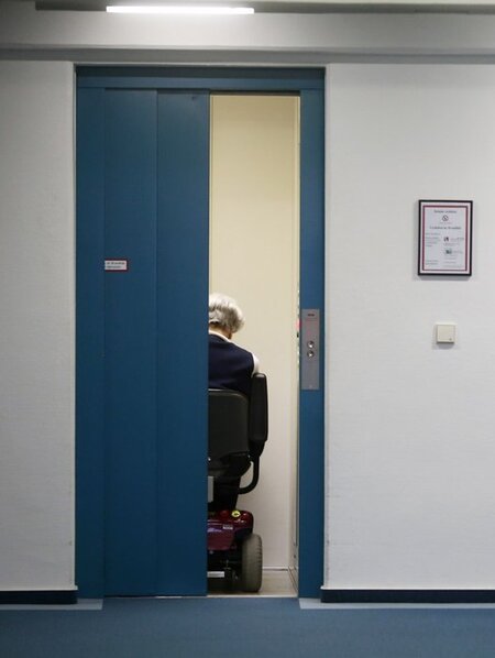Alleingelassen im Heim: »Manchmal gibt es nicht mal einen Gang a... Alleingelassen im Heim: »Manchmal gibt es nicht mal einen Gang a...