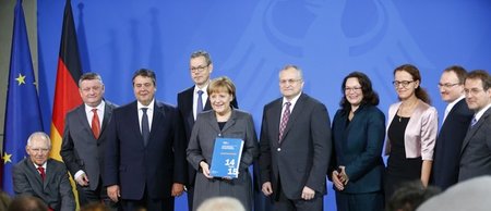 Mittwoch, 12. November 2014: Die »Wirtschaftsweisen« übergeben i...