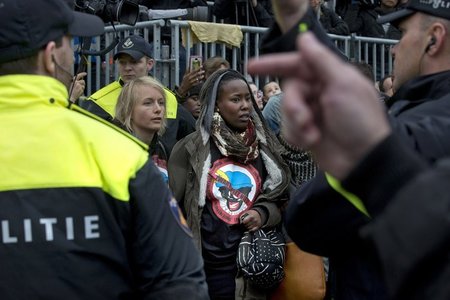 Festgenommene Gegner des »Zwarte Piet« am Samstag in der holländ...
