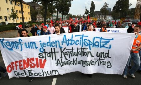 Opelaner aus Bochum demonstrierten mit Daimler-Beschäftigten geg... Opelaner aus Bochum demonstrierten mit Daimler-Beschäftigten geg...