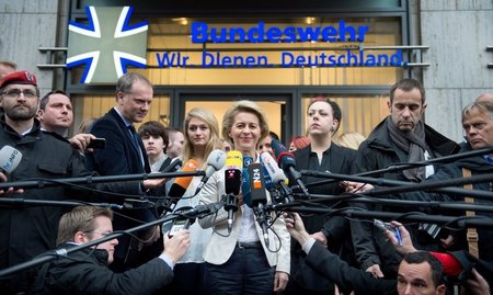 Wie bitte? Ursula von der Leyen konnte sich zur Eröffnung ihres ... Wie bitte? Ursula von der Leyen konnte sich zur Eröffnung ihres ...
