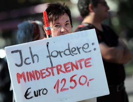 Forderung auf der Demonstration »Reiches Deutschland - arme Rent... Forderung auf der Demonstration »Reiches Deutschland - arme Rent...
