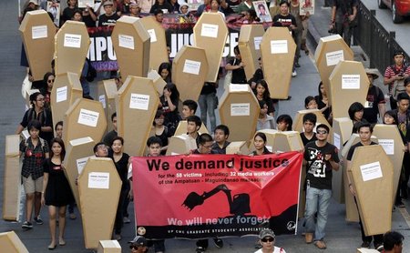 »Wir fordern Gerechtigkeit« - Demonstration philippinischer Jour...