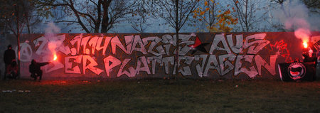 Protest gegen rechts: Graffiti an einer Wand in Marzahn-Hellersd...
