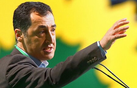 Parteichef Cem Özdemier schwor die Delegierten am Sonntag auf de...