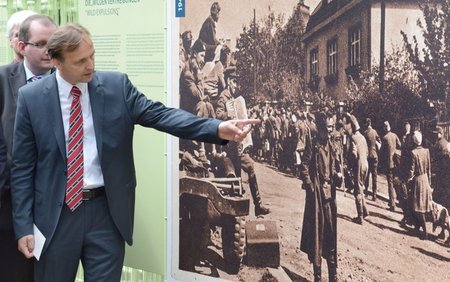 Direktor Kittel am 11. Juni 2013 beim feierlichen Baubeginn für ...