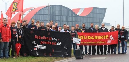 Protestaktion gegen geplante Entlassung eines Betriebsrates vor ...
