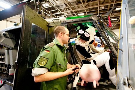 Die Bundeswehr versucht es mal auf die lustige Tour: Das Maskott...