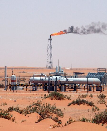 Größter Mitspieler im OPEC-Kartell: Förderanlage im Khurais-Ölfe... Größter Mitspieler im OPEC-Kartell: Förderanlage im Khurais-Ölfe...