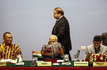 Ignorieren als Kunstform: Pakistans Premier Sharif passiert beim... Ignorieren als Kunstform: Pakistans Premier Sharif passiert beim...