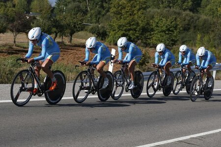 Der Name, die Trikots, aber sonst gliedert sich das Team Astana ...