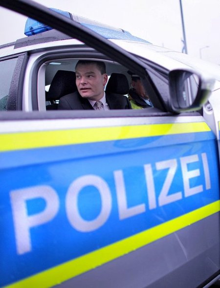 Christdemokrat im Streifenwagen: Sachsen-Anhalts Innenminister H... Christdemokrat im Streifenwagen: Sachsen-Anhalts Innenminister H...