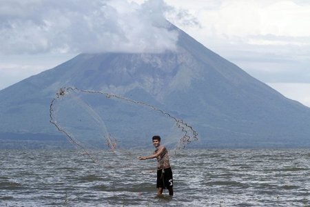 Durch den Kanalbau von Versalzung bedroht: Der Nicaragua-See, gr... Durch den Kanalbau von Versalzung bedroht: Der Nicaragua-See, gr...