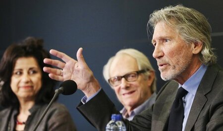 Der britische Musiker Roger Waters, Filmregisseur Ken Loach und ... Der britische Musiker Roger Waters, Filmregisseur Ken Loach und ...