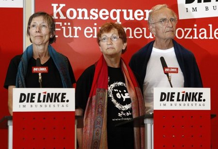 Überfallen, beklaut und abgeschoben: Die Linke-Abgeordneten Anne... Überfallen, beklaut und abgeschoben: Die Linke-Abgeordneten Anne...