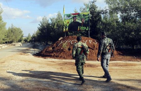 Nicht ohne Öcalan: Kämpfer der Kurdischen Volksverteidigungskräf... Nicht ohne Öcalan: Kämpfer der Kurdischen Volksverteidigungskräf...