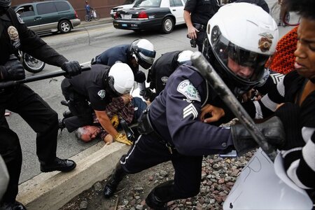 Nicht für die Öffentlichkeit vorgesehen: Polizeigewalt am Rande ...