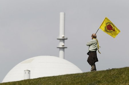Protest erfolgreich, AKWs wie das von E.on in Brokdorf werden di...