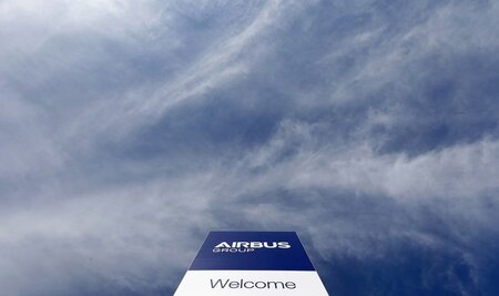 Logo am Airbus-Hauptquartier Ottobrunn bei München:  Ob das freu...