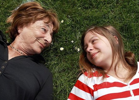 »Ich will euch nicht beschweren«, sagt Greta Klingsberg (l.)