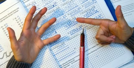 Finger oder Minicomputer? Manche Schüler haben in diesem Falle k...