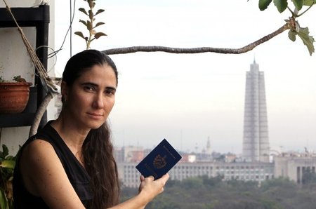 Die antikubanische Bloggerin Yoani Sánchez posiert im Janaur 201...