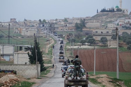 Ein Konvoi der zur Terrororganisation »Al-Nusra-Front« am Dienst...